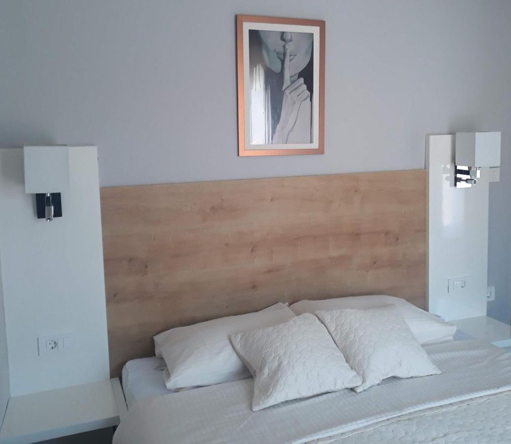 Apartments Orsula Near Old Town شيبينيك الغرفة الصورة